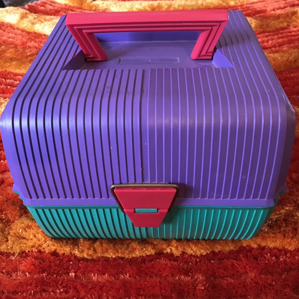 Rare Color way Vintage 1980’s Sassaby makeup case